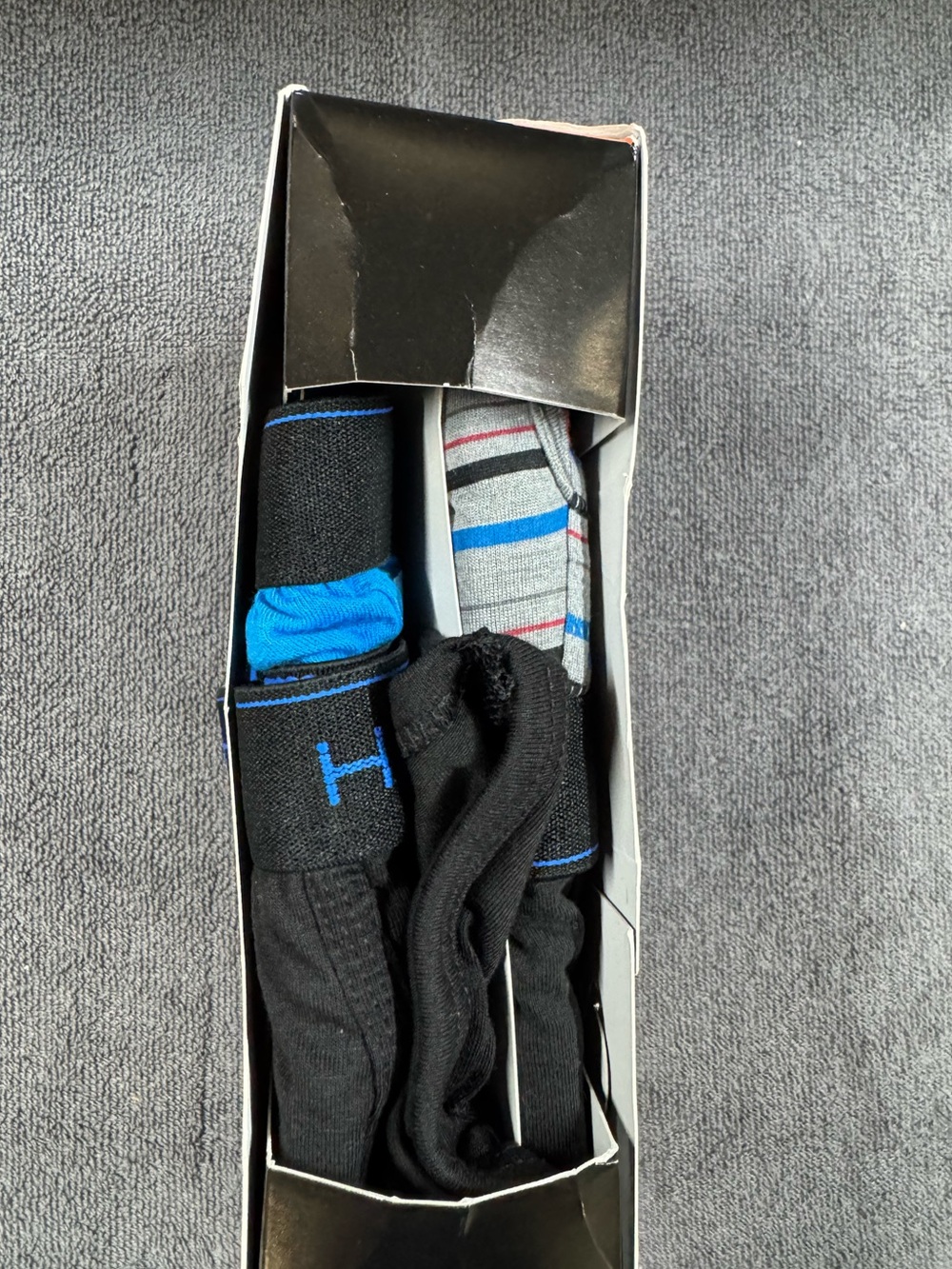 Four men's Hanes tagless fashion briefs - Picture 2 of 4